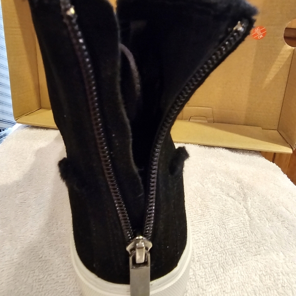 *******SALE SALE Sale*****🤪 New New New UGG....🎁🎁🎁 as pictures in box no tag - Picture 8 of 10